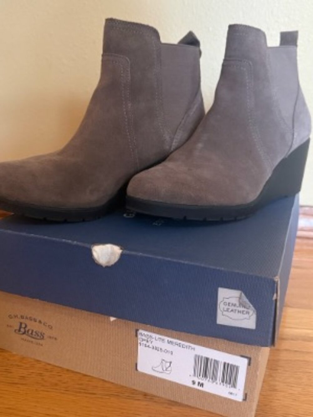 Bass. 9M. New. Leather